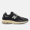 Homens New Balance Sneakers | 2002R