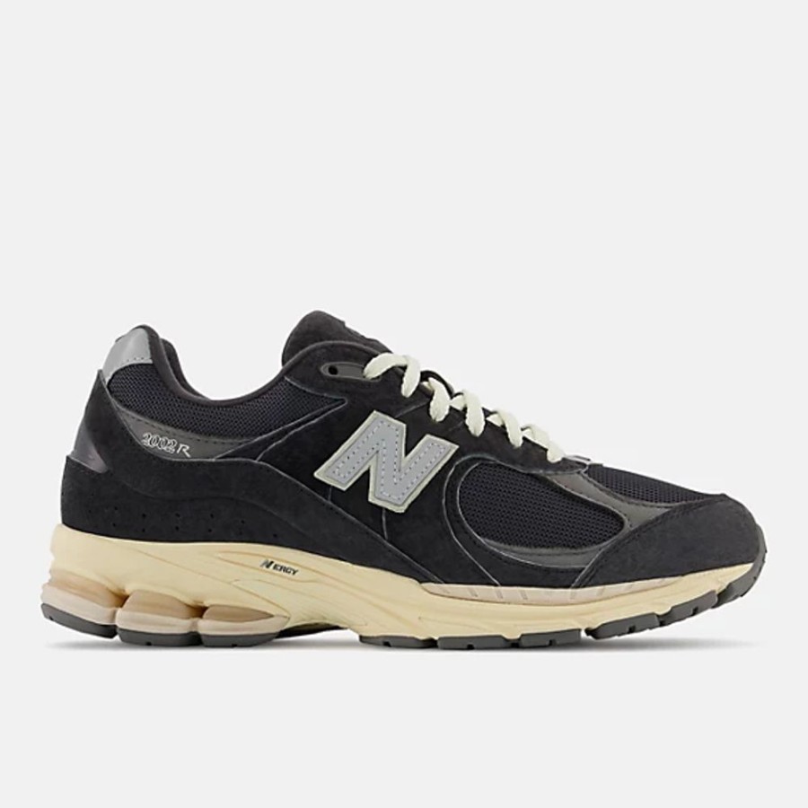 Homens New Balance Sneakers | 2002R