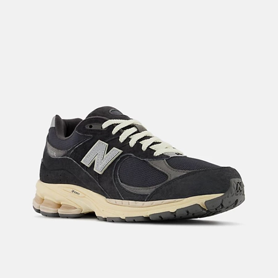 Homens New Balance Sneakers | 2002R