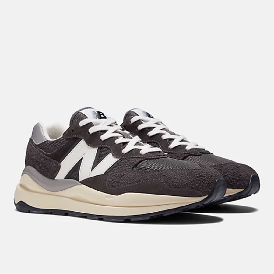 Homens New Balance Sneakers | 57/40